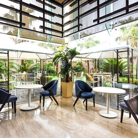 Doubletree By Hilton Gurugram Baani Square Hotel Gurgaon Eksteriør billede
