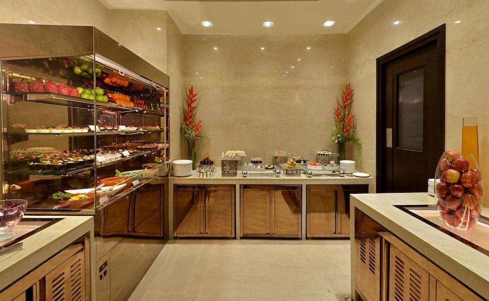Doubletree By Hilton Gurugram Baani Square Hotel Gurgaon Eksteriør billede