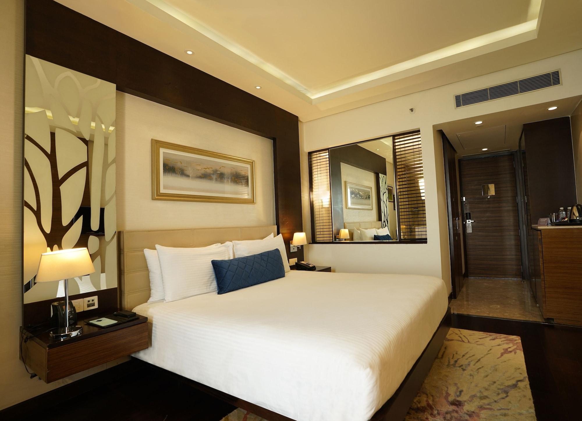 Doubletree By Hilton Gurugram Baani Square Hotel Gurgaon Eksteriør billede