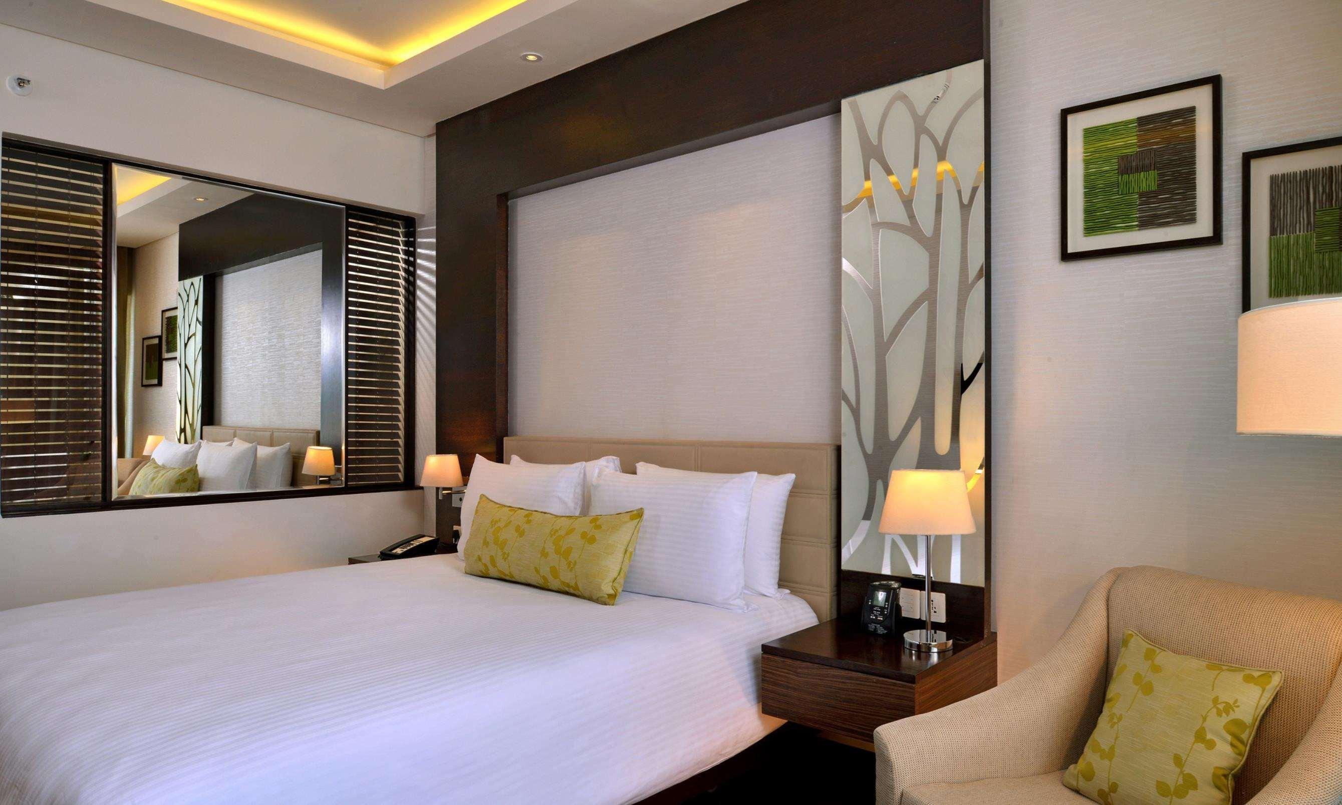 Doubletree By Hilton Gurugram Baani Square Hotel Gurgaon Eksteriør billede