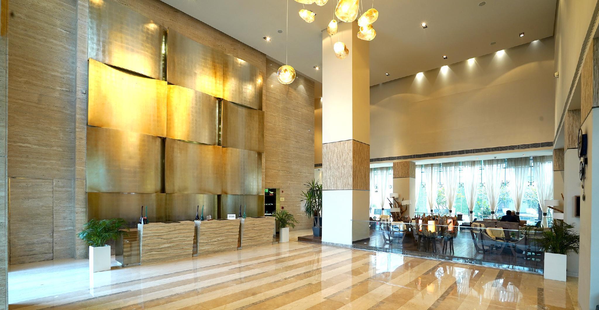 Doubletree By Hilton Gurugram Baani Square Hotel Gurgaon Eksteriør billede