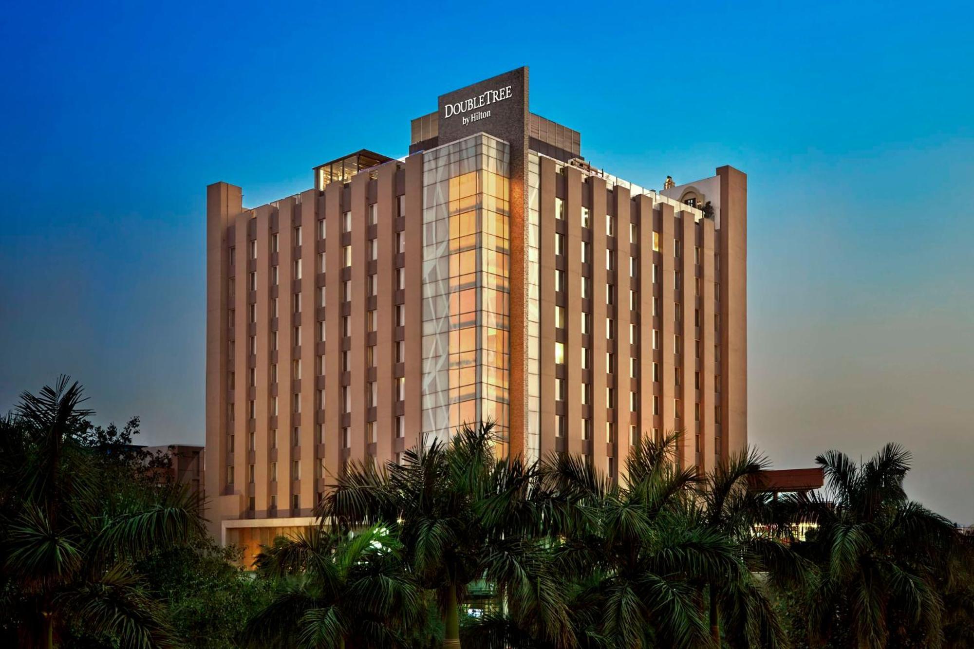 Doubletree By Hilton Gurugram Baani Square Hotel Gurgaon Eksteriør billede