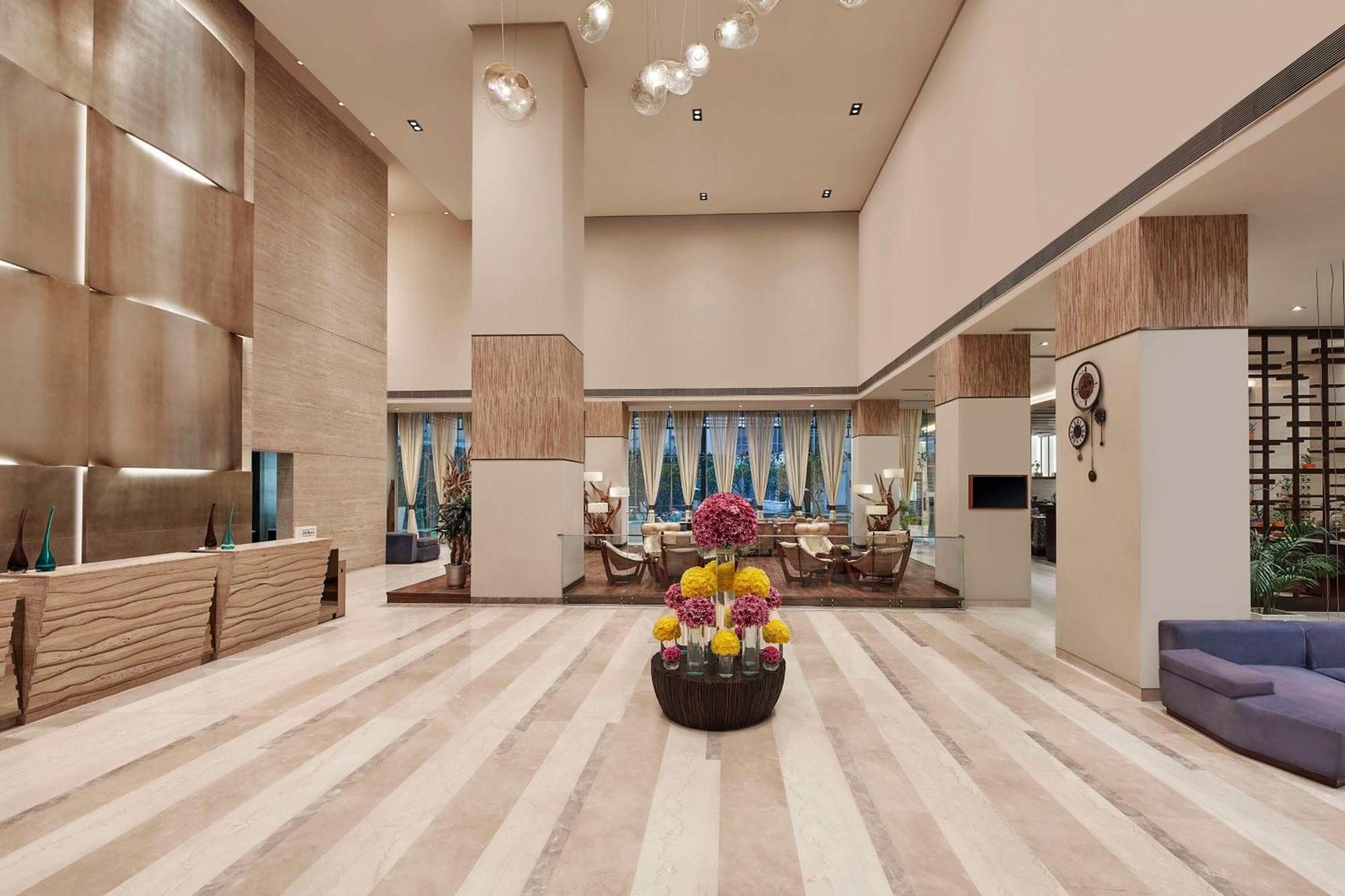 Doubletree By Hilton Gurugram Baani Square Hotel Gurgaon Eksteriør billede