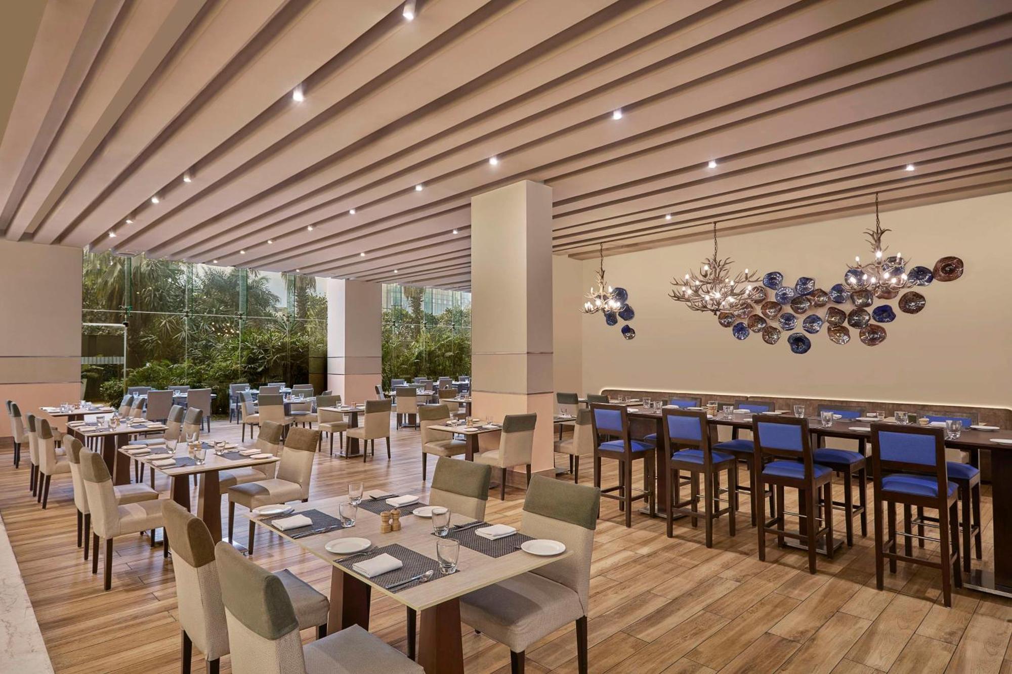 Doubletree By Hilton Gurugram Baani Square Hotel Gurgaon Eksteriør billede