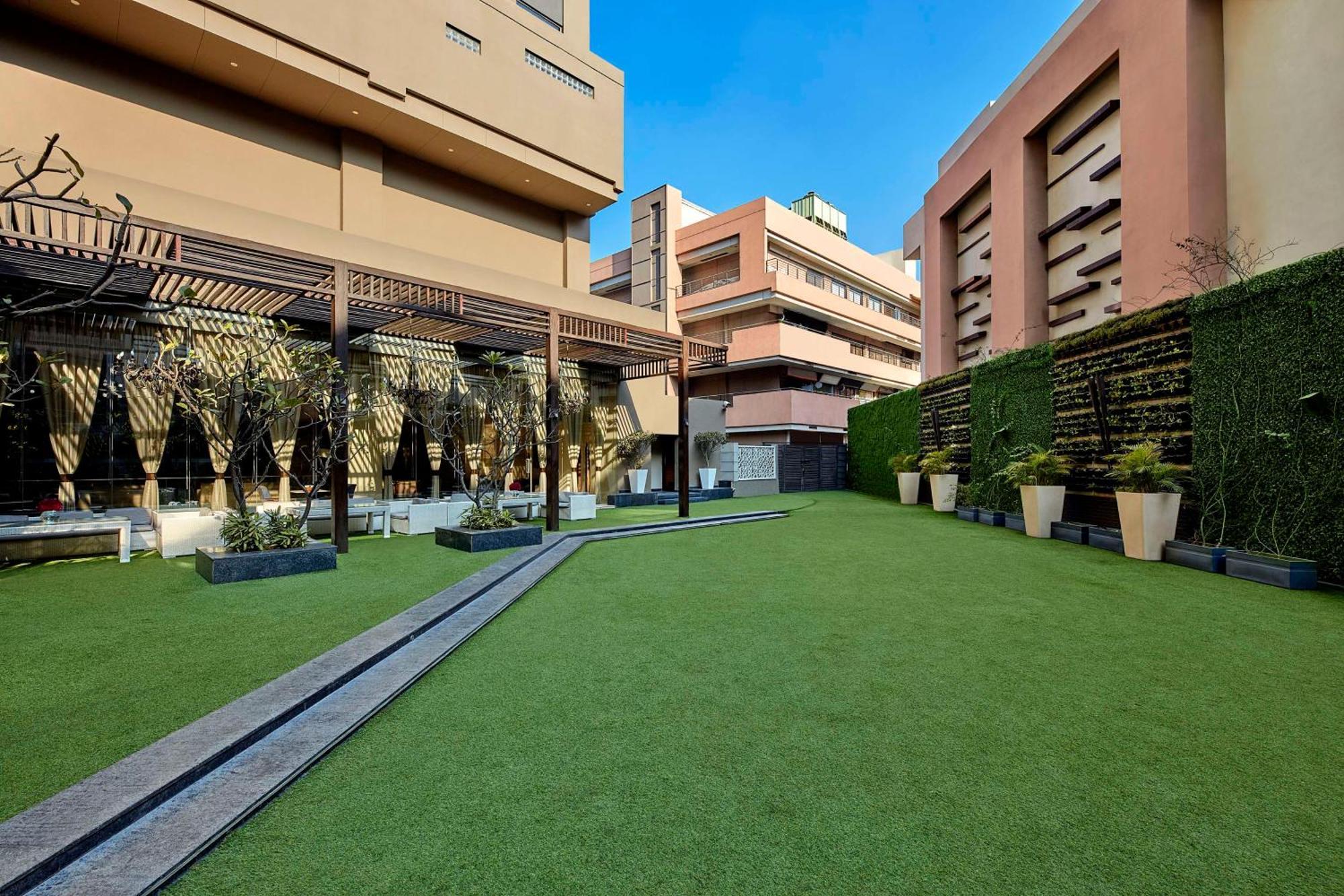 Doubletree By Hilton Gurugram Baani Square Hotel Gurgaon Eksteriør billede