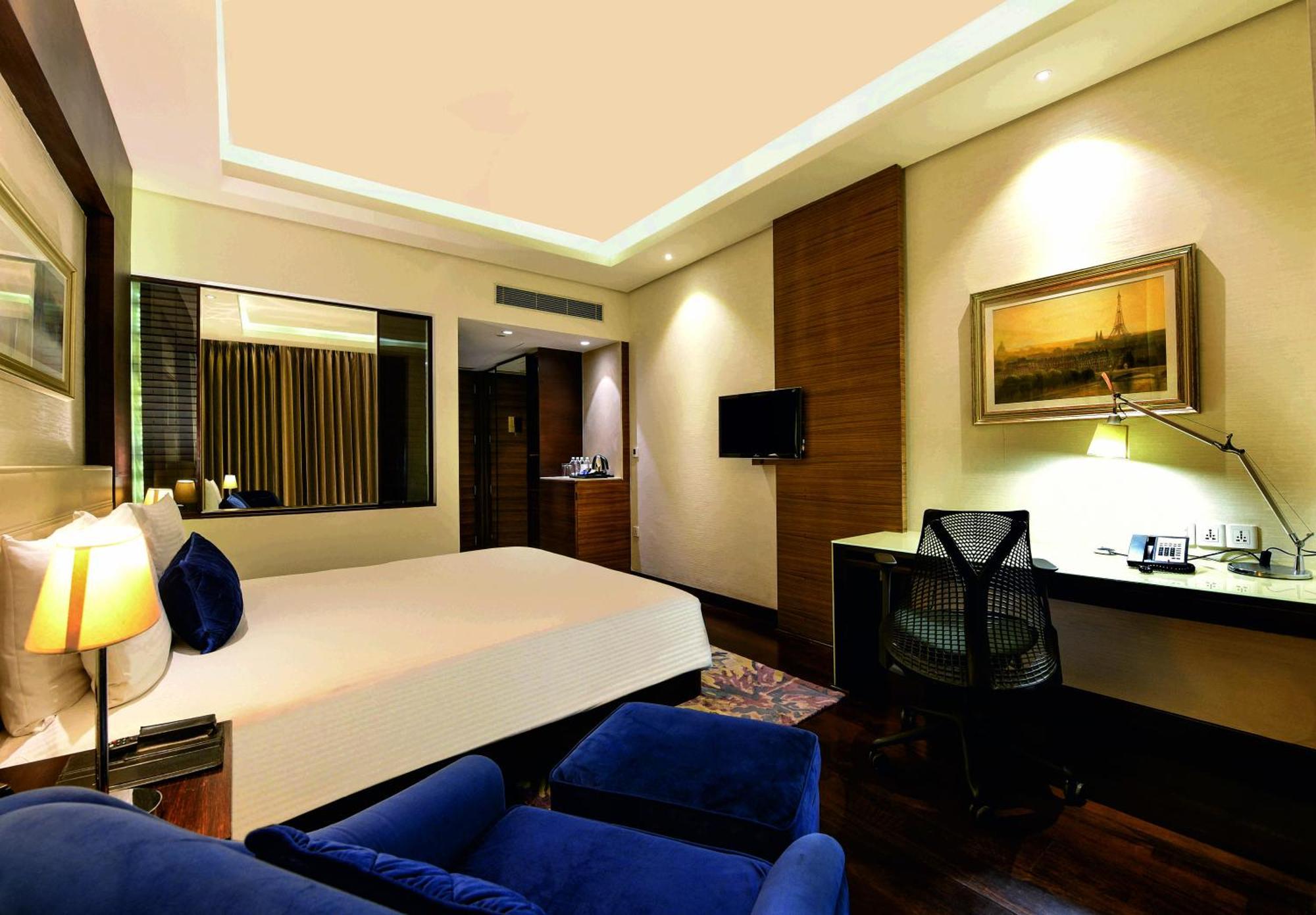 Doubletree By Hilton Gurugram Baani Square Hotel Gurgaon Eksteriør billede