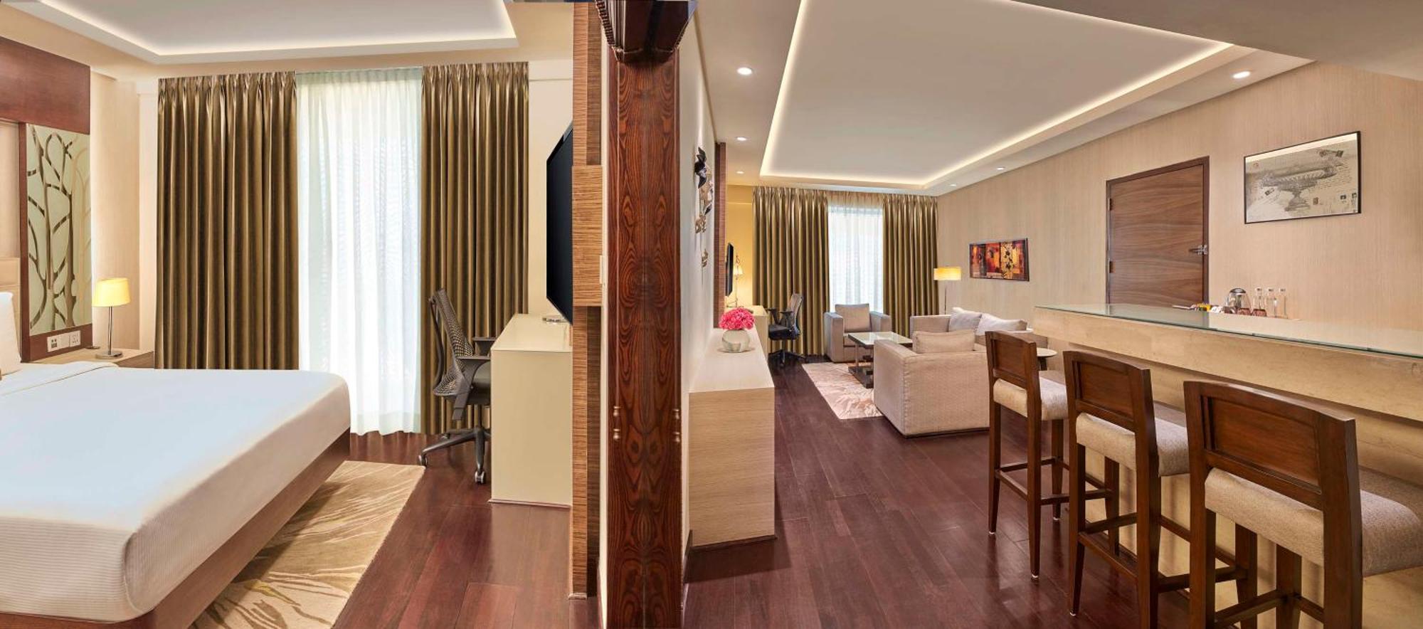 Doubletree By Hilton Gurugram Baani Square Hotel Gurgaon Eksteriør billede