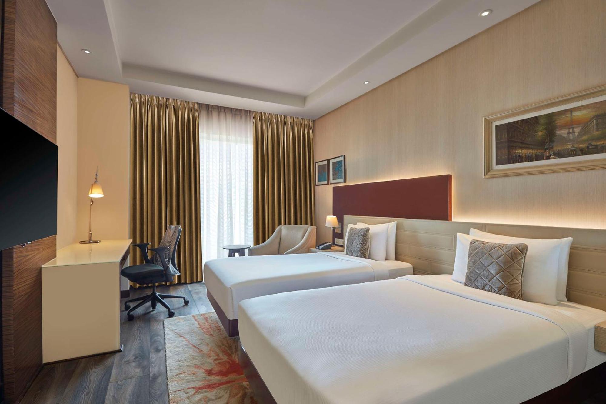 Doubletree By Hilton Gurugram Baani Square Hotel Gurgaon Eksteriør billede