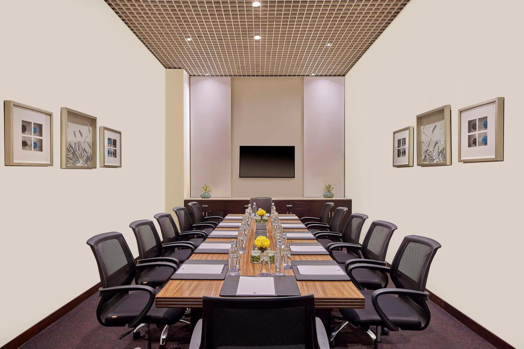Doubletree By Hilton Gurugram Baani Square Hotel Gurgaon Eksteriør billede