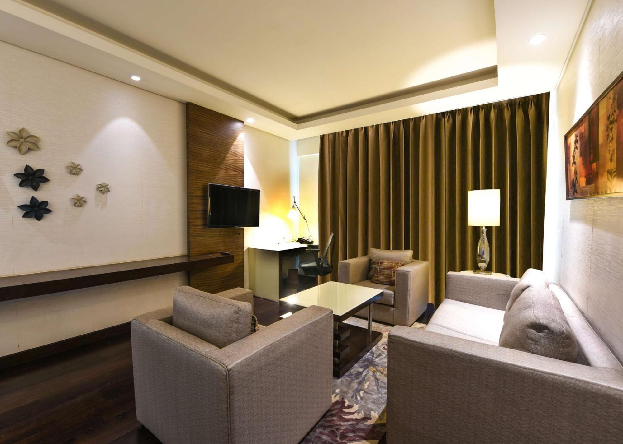 Doubletree By Hilton Gurugram Baani Square Hotel Gurgaon Eksteriør billede