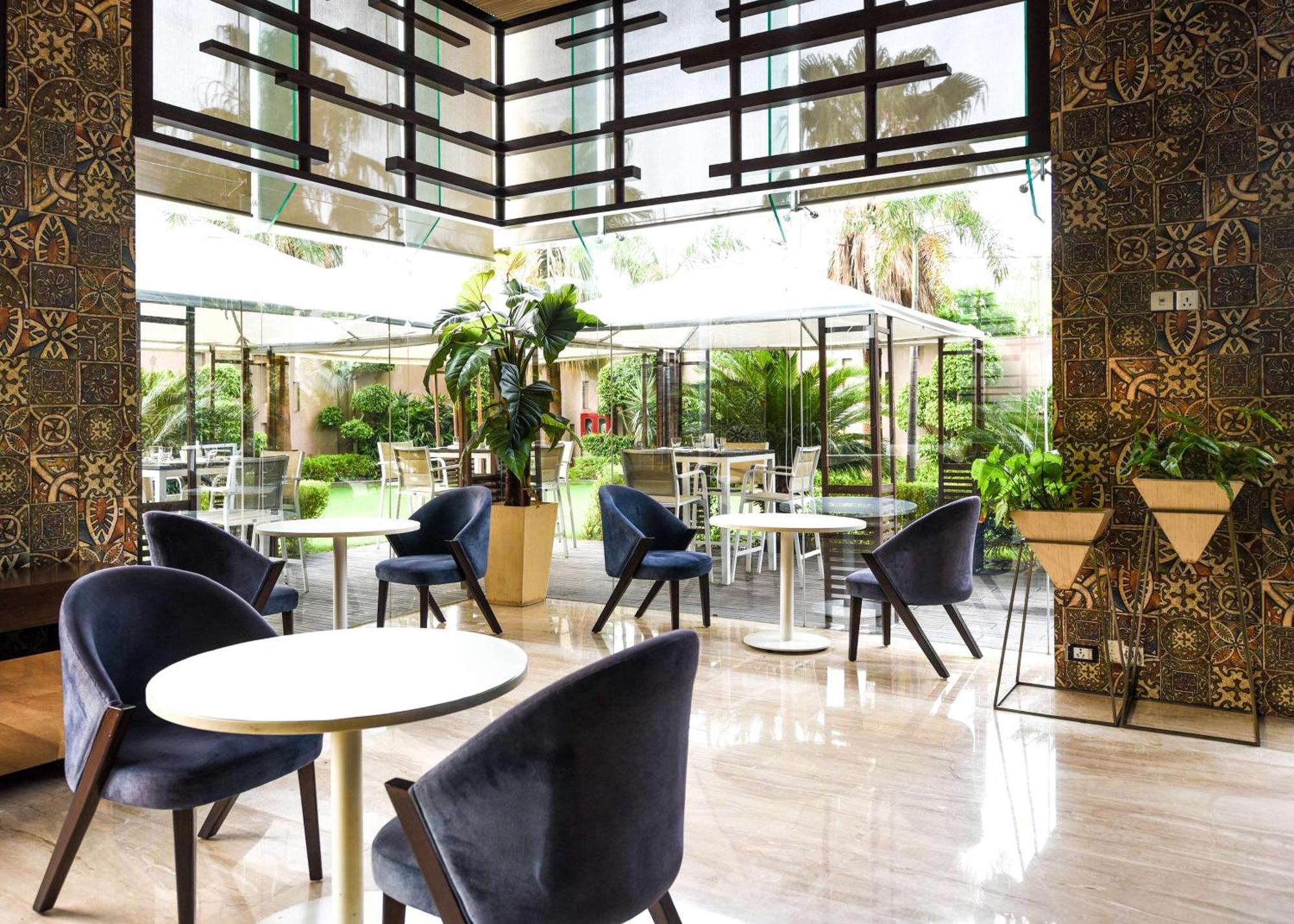 Doubletree By Hilton Gurugram Baani Square Hotel Gurgaon Eksteriør billede