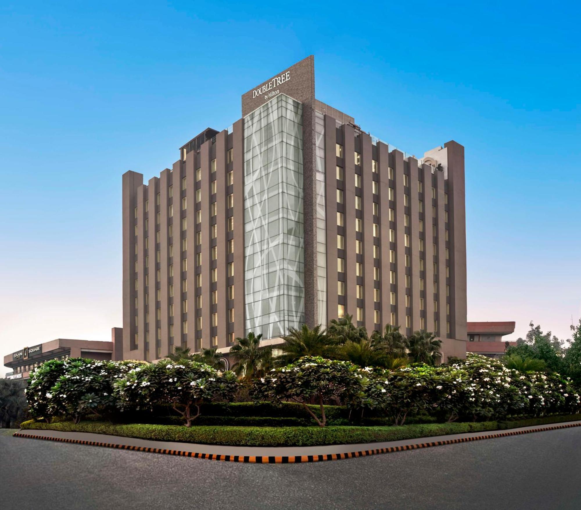 Doubletree By Hilton Gurugram Baani Square Hotel Gurgaon Eksteriør billede