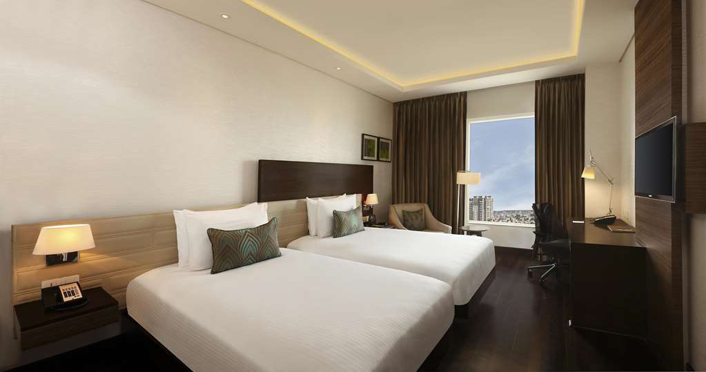 Doubletree By Hilton Gurugram Baani Square Hotel Gurgaon Værelse billede